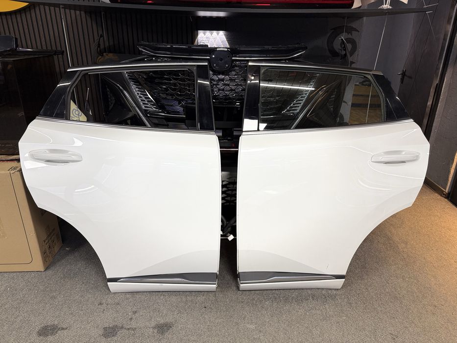 Двери задние белого цвета changan cs55plus