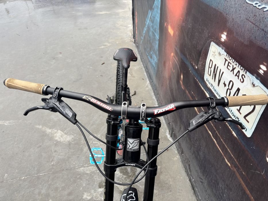 Dh bike Yt tues pro 2.0 къстъм