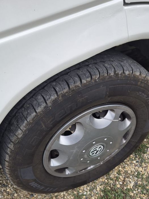 Volkswagen LT închis in 3 panouri an 2006 2.5 diesel