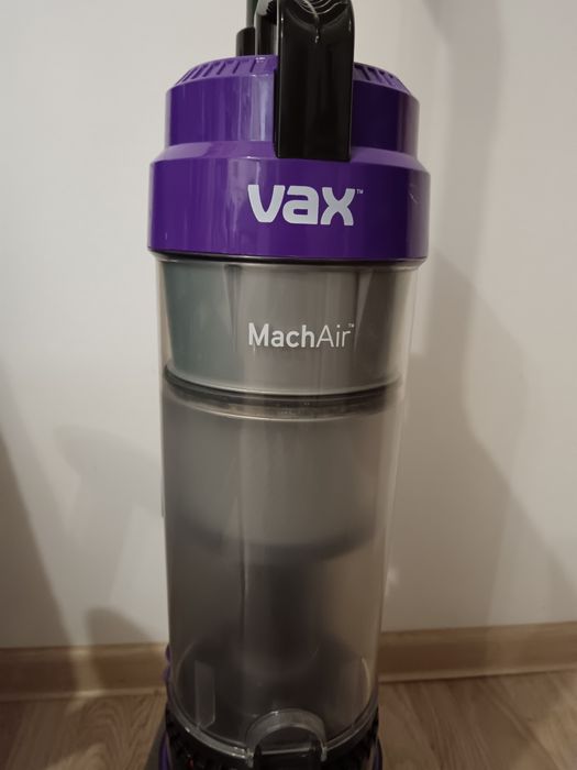Aspirator vertical,  Dyson și Vax cu fir