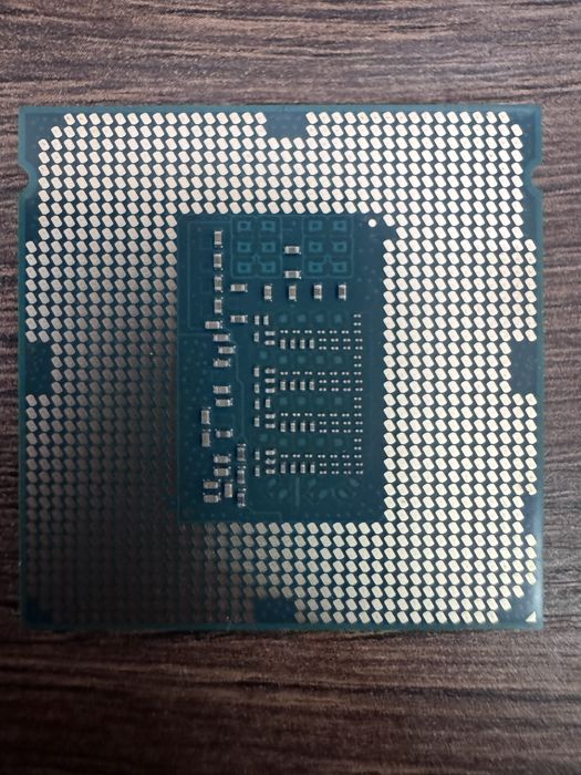 Vând diferite plăcuțe de RAM ddr3 (2x 4GB, 1x 8GB), procesor i5-4590 (functional), placă de bază ASRock H81M-VG4 (defecta)