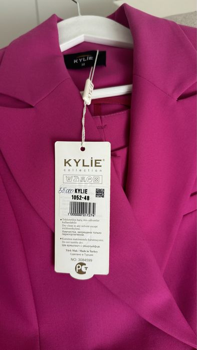 Продаю брючный костюм фирмы Kylie