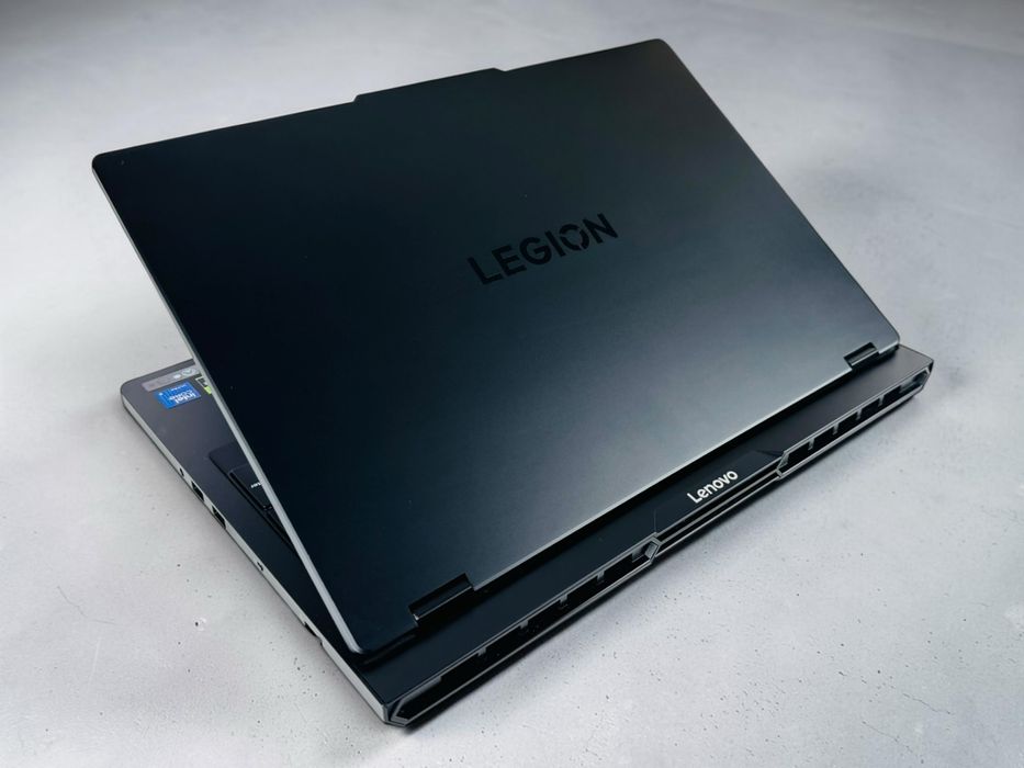 Lenovo Legion Pro 5 16" WQXGA 2560x1600 OLED 165Hz Intel 24-core Ultra 9 275HX 32GB RAM 1TB SSD GeForce RTX 5070 DLSS4