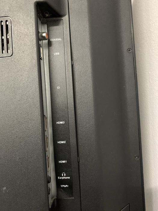 Televizor Manta 80 si Samsung Smart TV  127cm