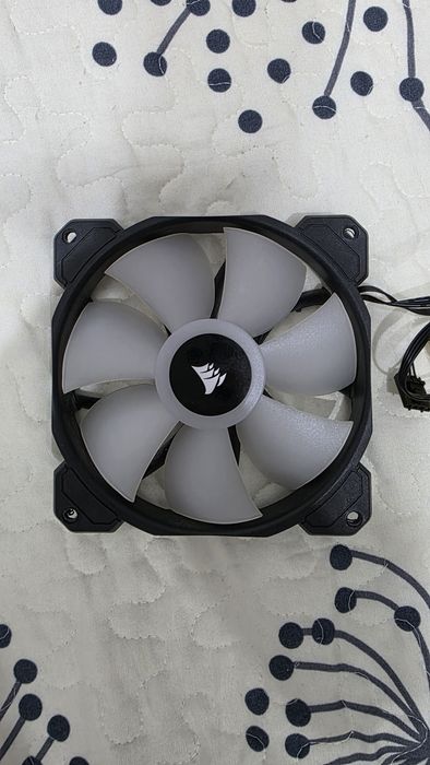 6 Ventilatoare Corsair SP120 RGB (include Hub RGB Corsair)