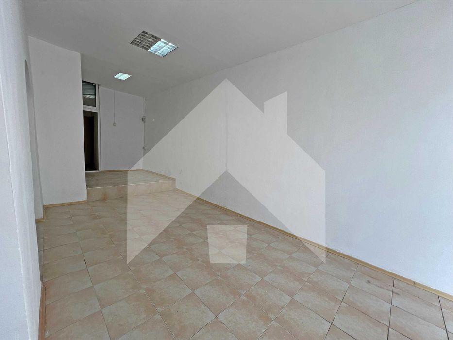 Дава под наем МАГАЗИН 43 кв.м. в гр. Нови пазар. Зад ОБЩИНАТА.