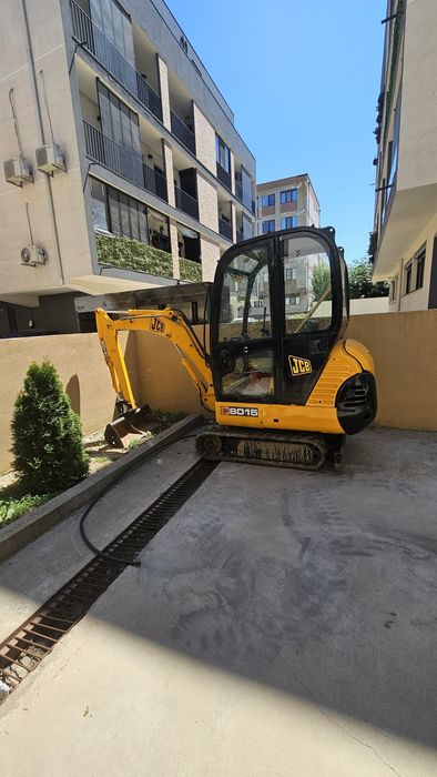 Închiriere mini excavator