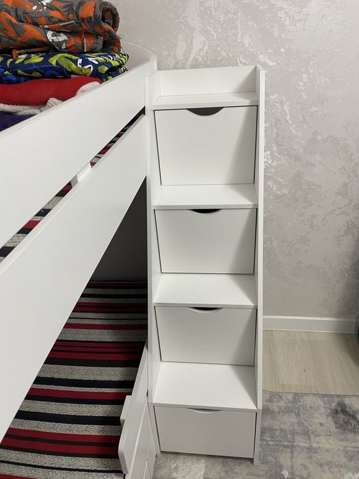 Двухъярусная кровать