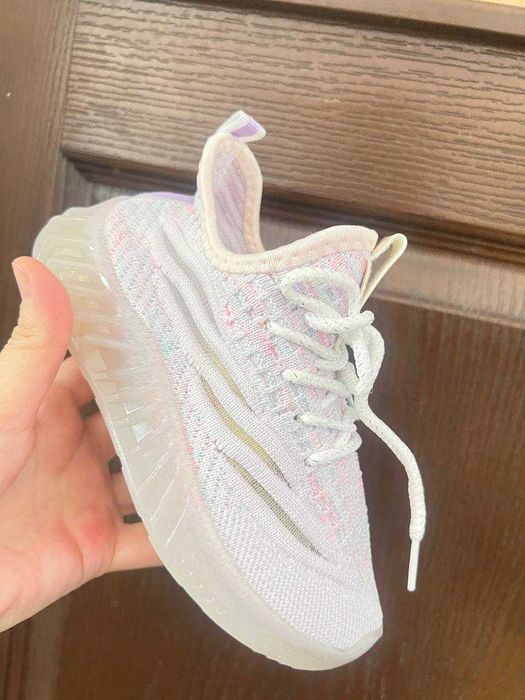 28 РАЗМЕР Детский крассовка йенги QIZ BOLA uchun