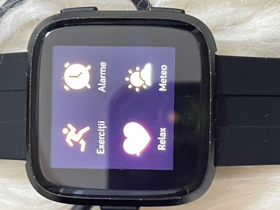 Ceas smartwatch Fitbit Versa ( FB505 )Negru