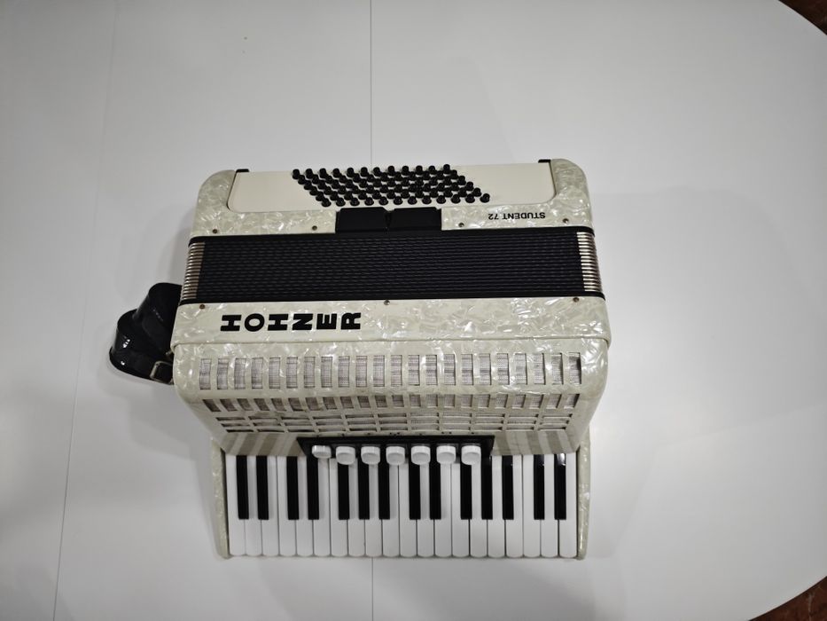 Acordeon de vanzare