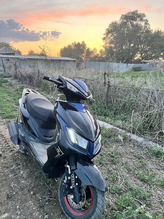 Скутер м8 в идеальном состояние