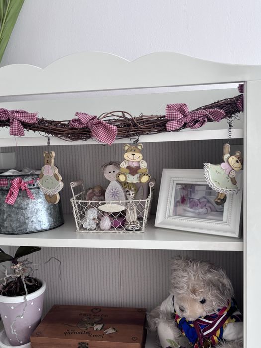 Rafturi Ikea camera copil, colectia Hensvik
