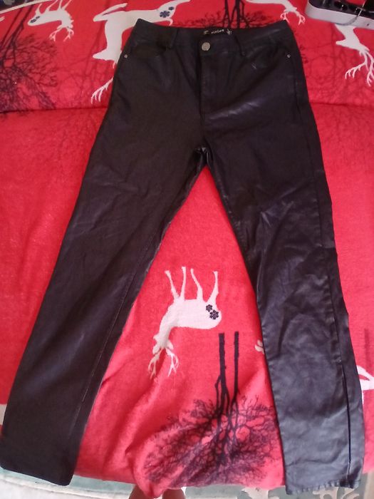 Pantaloni piele negri femei