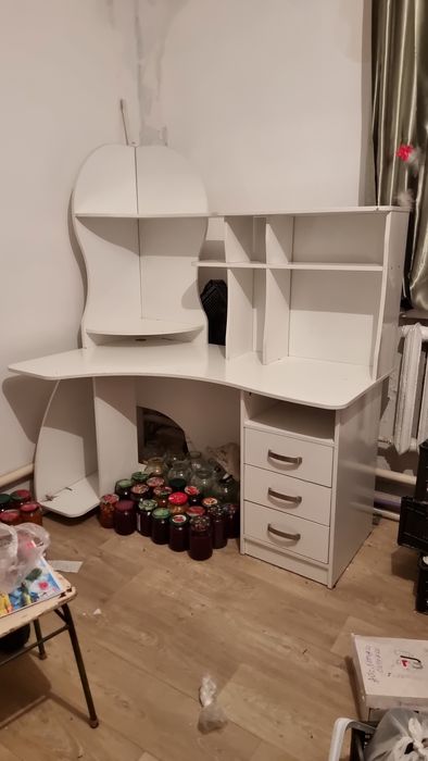 Письменный стол с полками