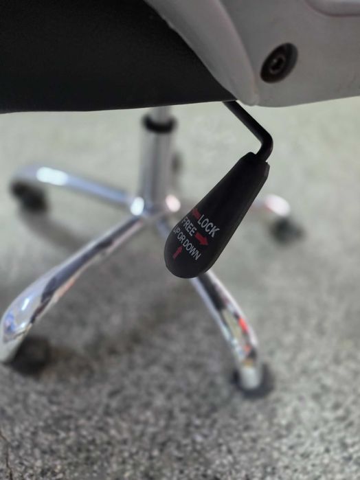 Офис стол черна кожа