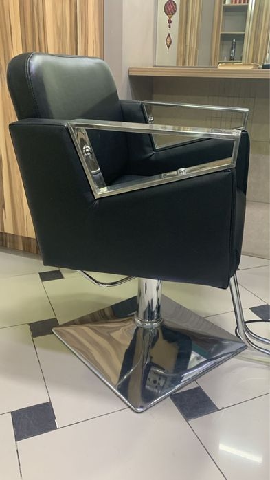 Продам парикмахерское кресло