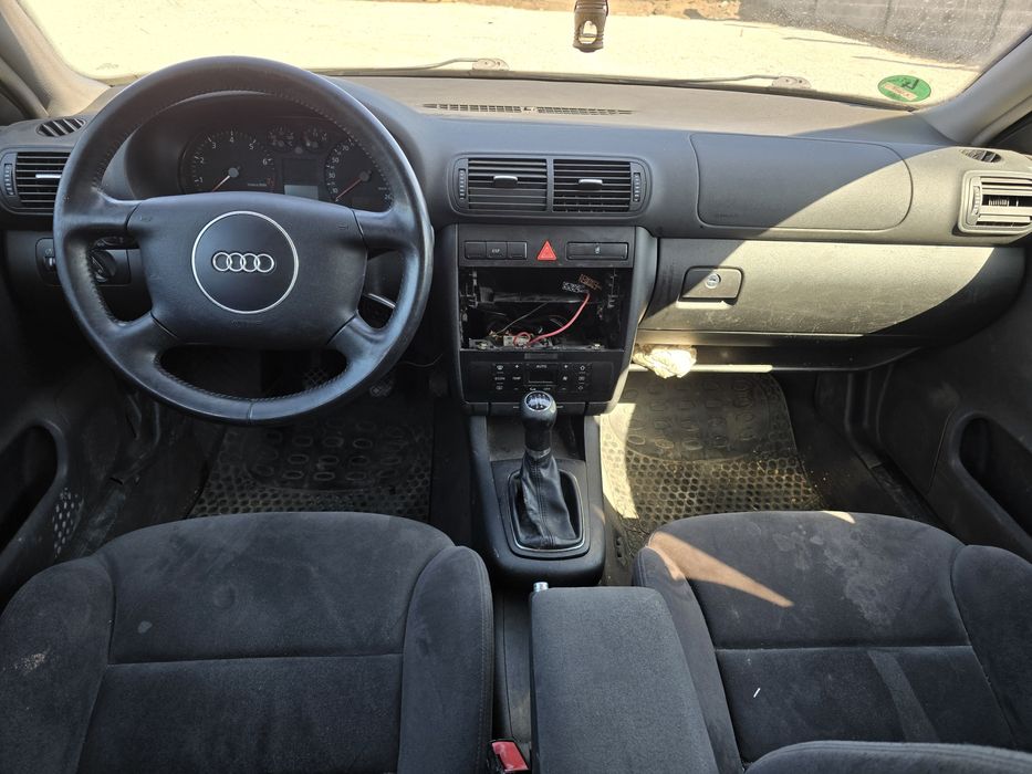 Продавам ауди а3 8л 1.6 брнзин на части