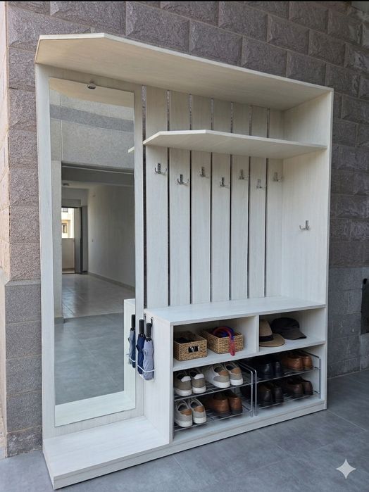 Прихожая  бу белая