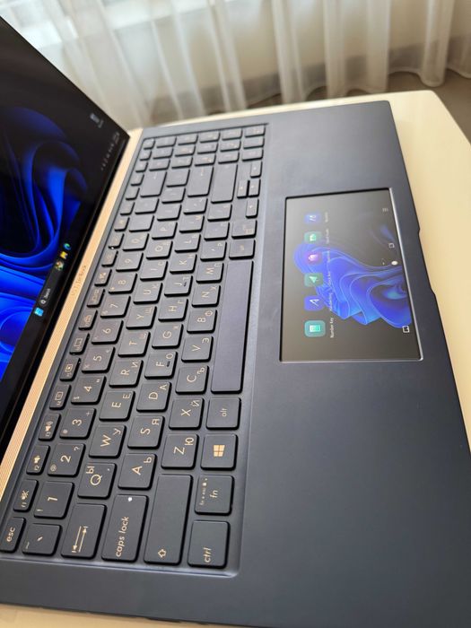 Asus ZenBook UX534FTC – i7, 16GB RAM, 512GB SSD, GTX 1650, ScreenPad