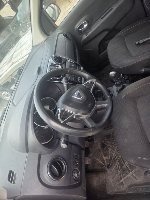 Vand intreg sau dezmembrez Dacia Lodgy