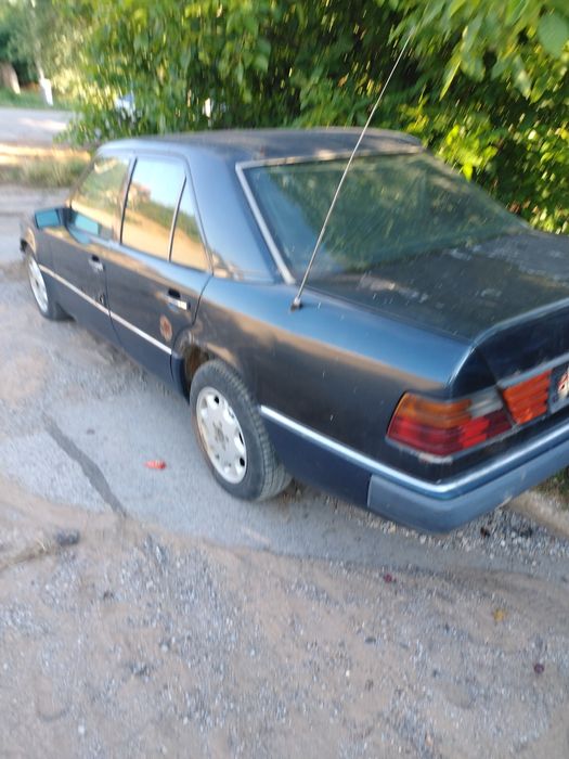 Части за мерцедес w124 2.5 д