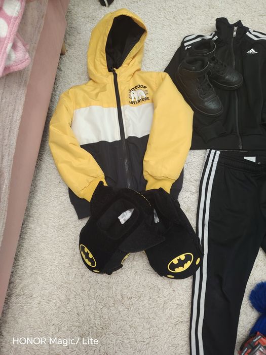 Lot hainute baietel 5-6 ani plus adidasi Nike 29.5