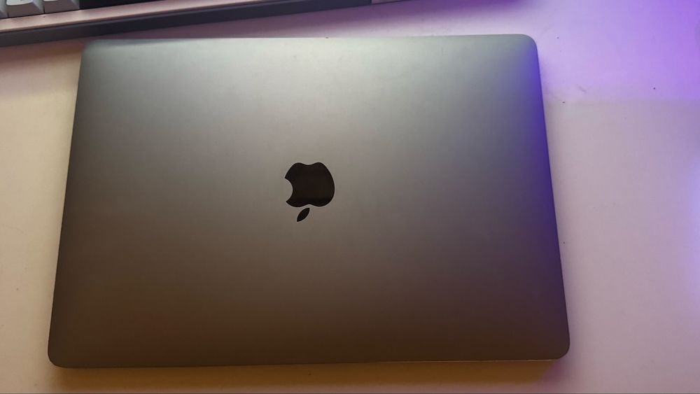 Macbook pro 2017 i5 8gb ram 256gb ssd