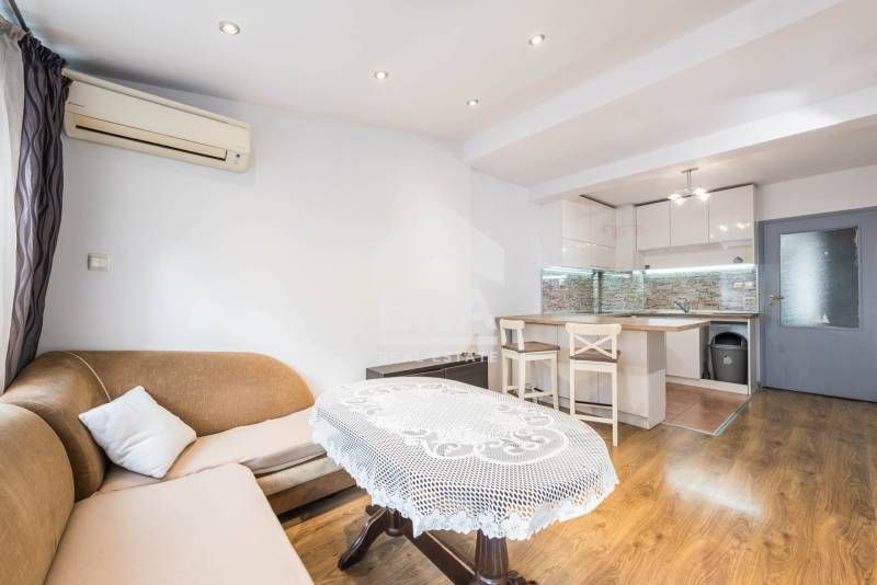 Двустаен, ексклузивен, обзаведен апартамент за продажба, в тухлена сгр