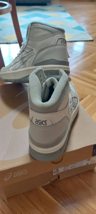 Високи кецове Asics