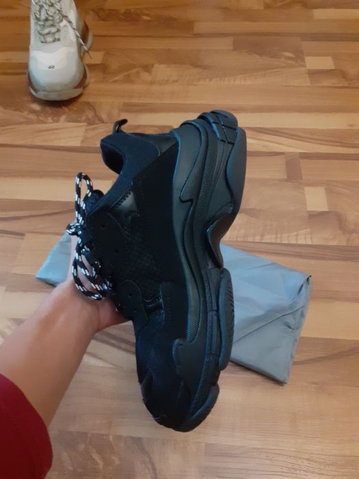 Balenciaga triple s black