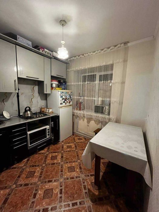 продается 2 ком квартира район 3 школа