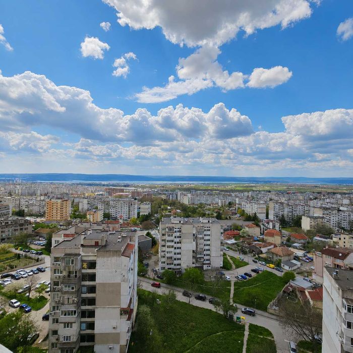 Продава апартамент Владиславово зад пощата високите блокове