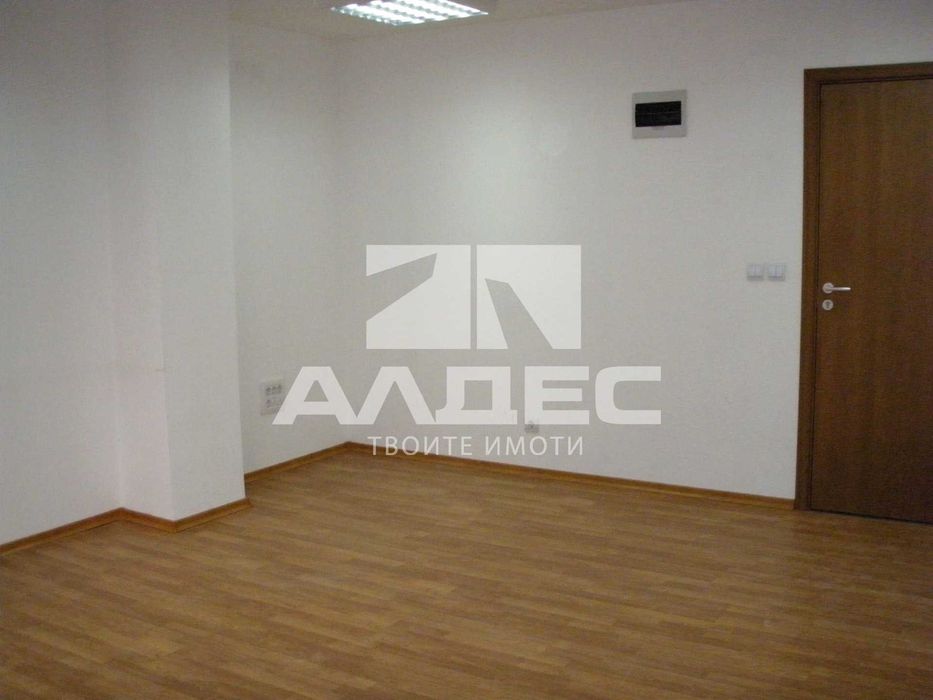 Продава се Офис в София, Център - 29 кв.м за 1363 €/кв.м - Снимка #2