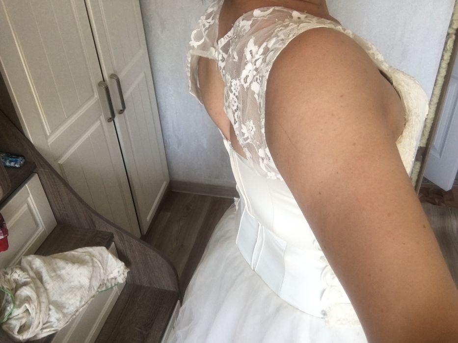 Продам свадебное платье-48 размер