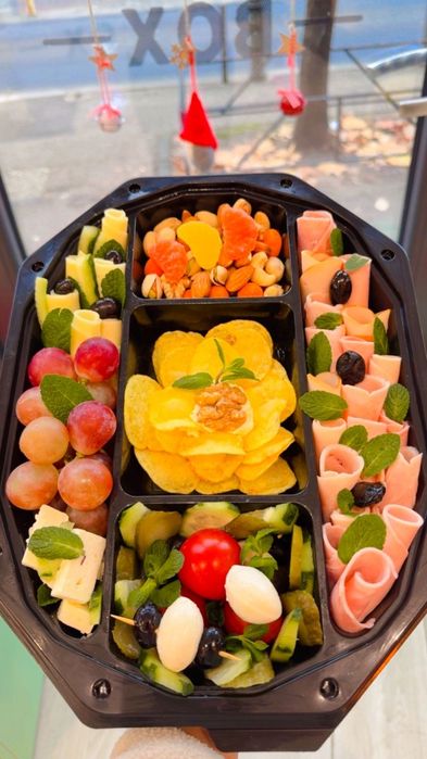 Platouri aperitive personalizate – cu autorizații