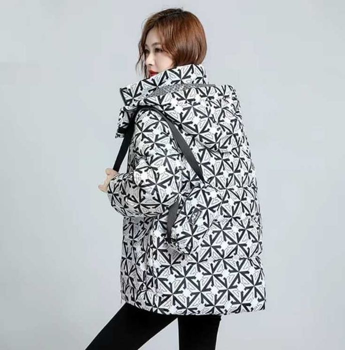 Новая тёплая куртка с капюшоном