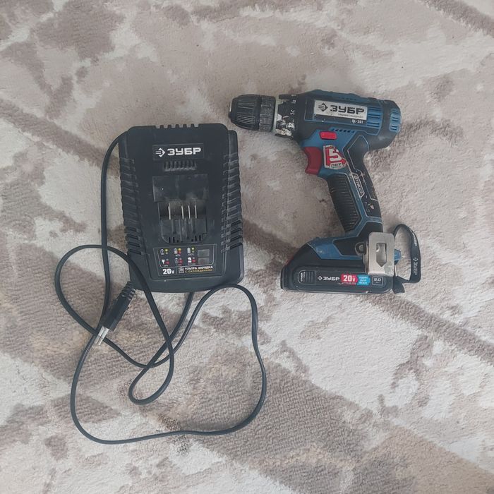 Продам шуруповерт зубр