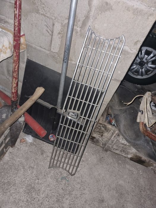 Продам решетку радиатора ваз 2101