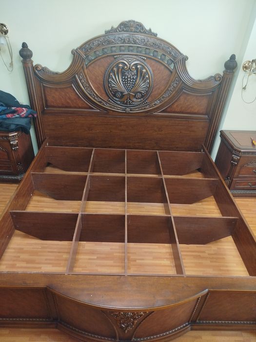 Продам спальный гарнитур.