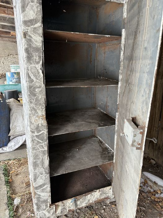 Продам сейф железный