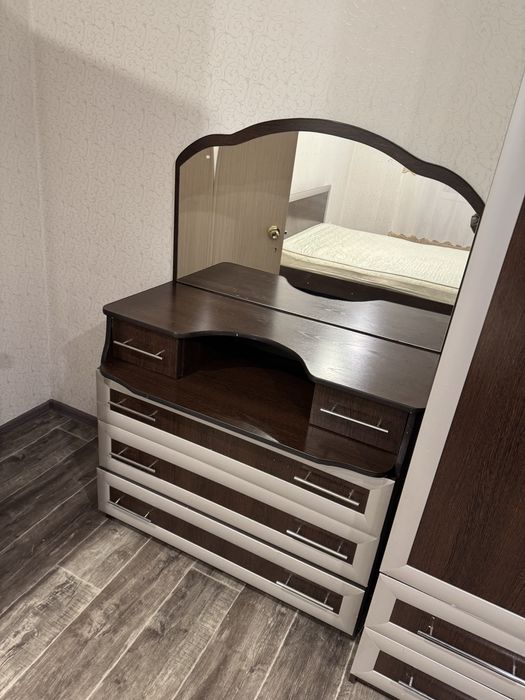 Продам шкаф с комодом