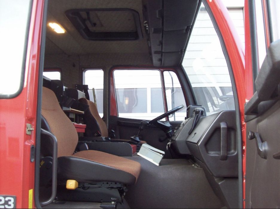 Mașina de pompieri Steyr 4x4, echipată si înmatriculată