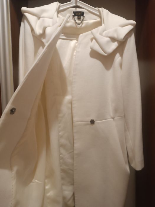 Белое пальто женское