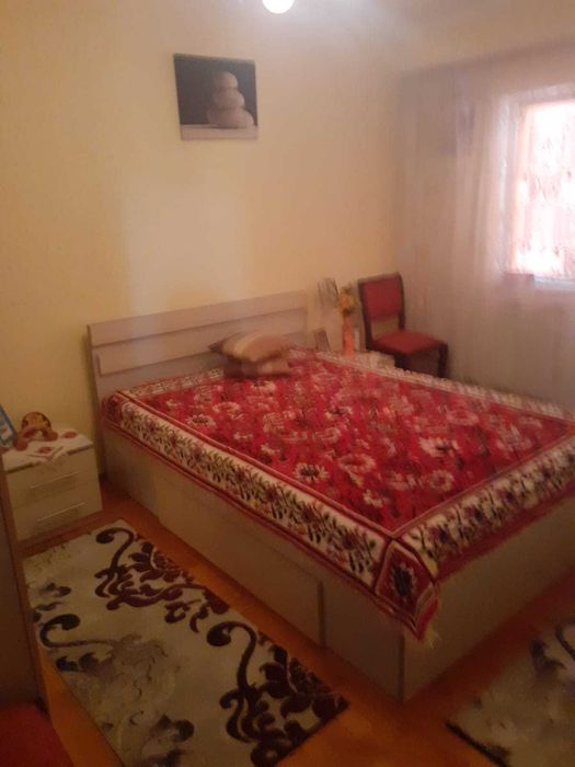 Inchiriez Apartament  3 Camere  Etaj 2  Disponibil Imediat