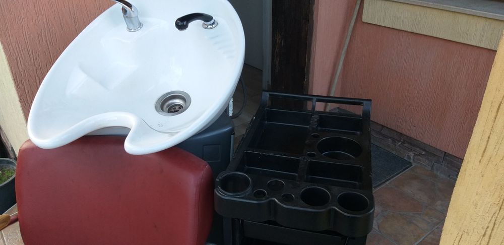 Фризьорска измивна колона