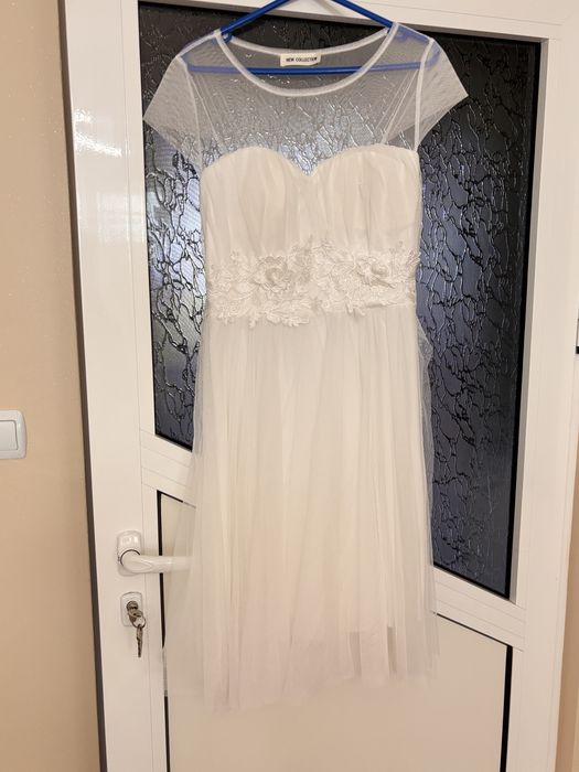 Официална роклия