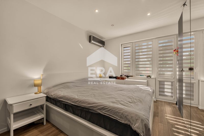 Продава се Двустаен апартамент в Варна, Център - 59 кв.м за 4390 €/кв.м - Снимка #2