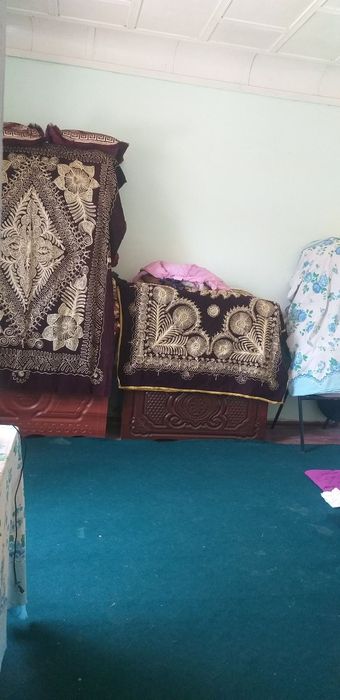 Xovli sotiladi 4.2 sutik 4 xona bor