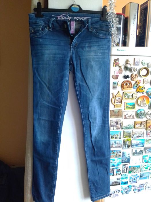 Дамски дънки два броя.